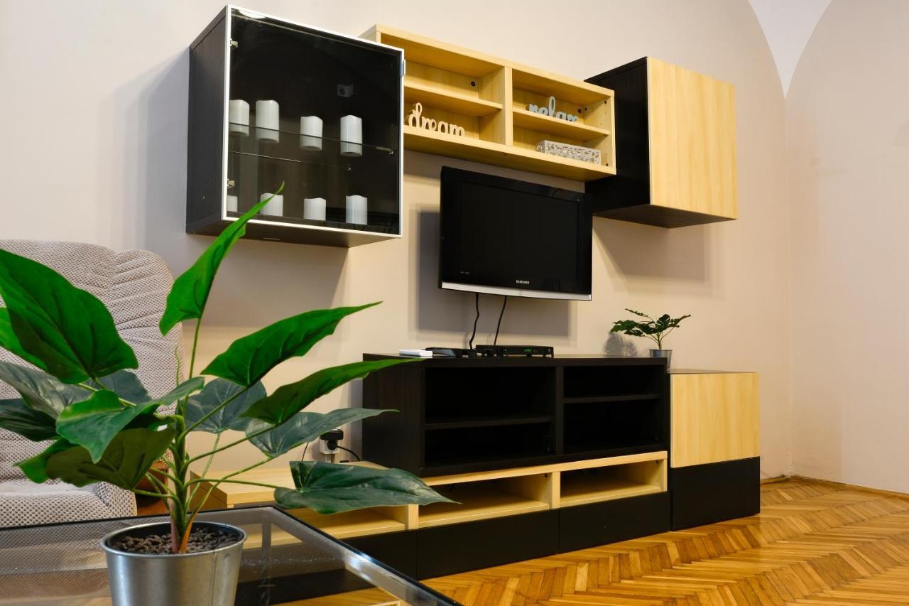 Demetrovics Udvarhaz Eger Ngoại thất bức ảnh